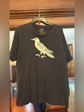 Express Black Tee with Cream Bird Graphic Size Mens XL